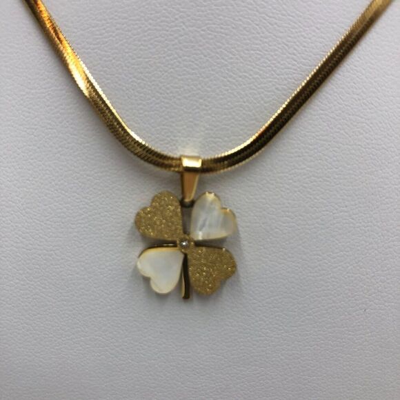 18K Gold Plated Women's Two Tone Clover Pendant Necklace Waterproof Jewelry - Picture 6 of 13